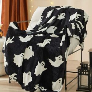 Plush ghost throw blanket